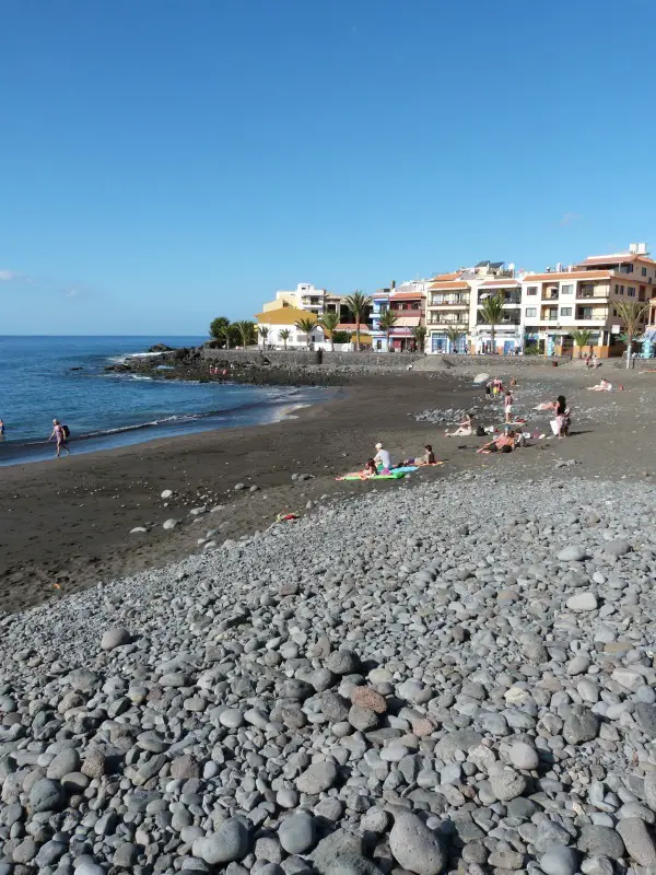 Visit the black sand beaches on your La Gomera holiday
