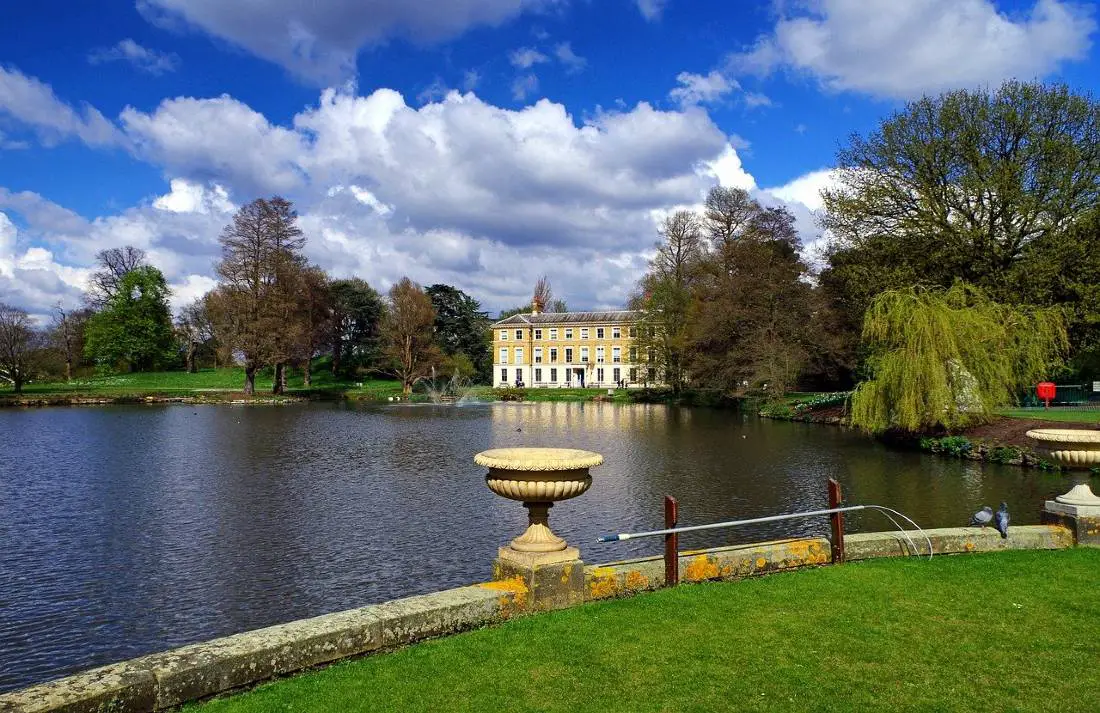 Visit Kew Gardens near Richmond London