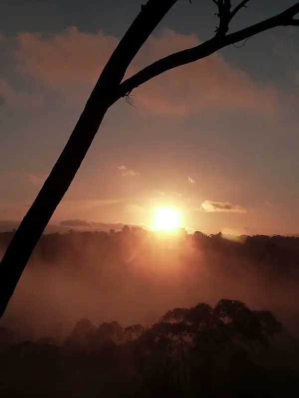 Watch the sunset over the Jamison Valley on a Blue Mountains weekend away