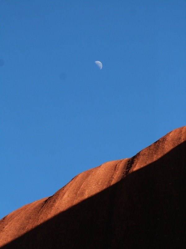 Moon over Uluru on our Uluru 3 day tour