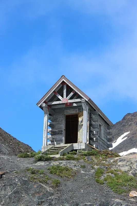 Basic shelter on Harding Icefield Trail