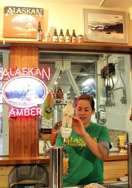 Beer tasting at Alaskan Brewing Company – Juneau in the rain