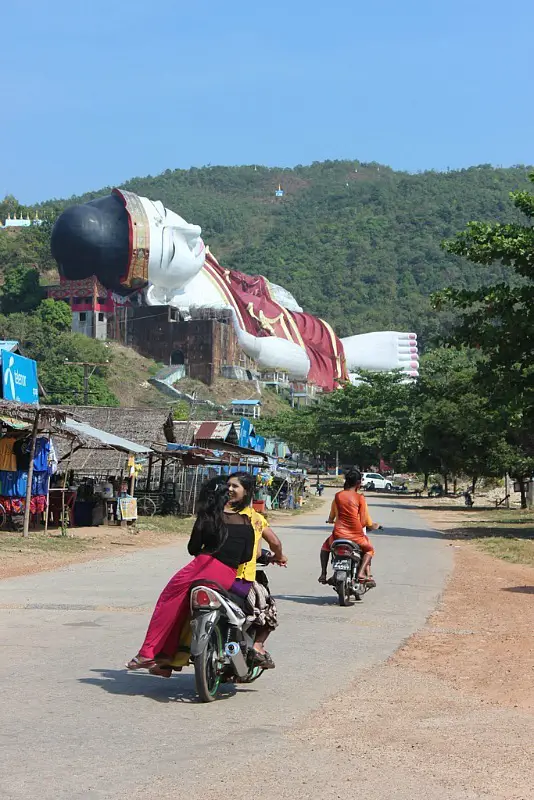 Driving to the giant reclining Buddha near Mawlamyine