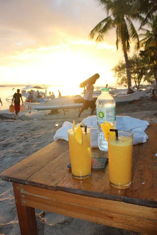 sunset-drinks-on-malapascua-island