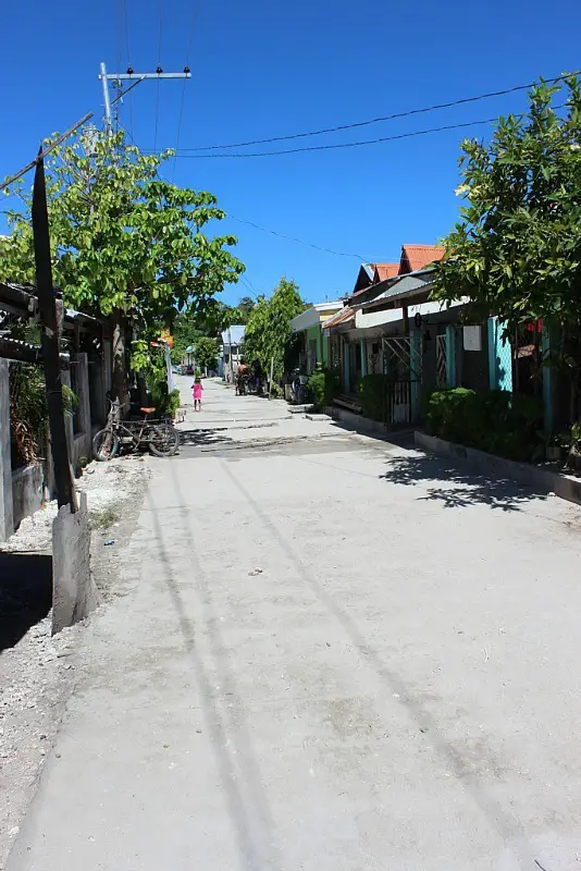 village-street-on malapascua island