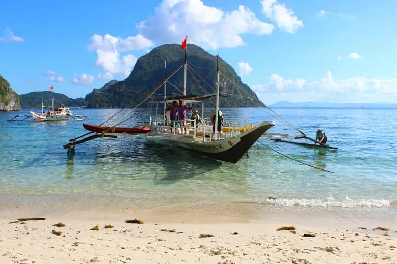 Boat on Cadlao Island – El Nido, Palawan