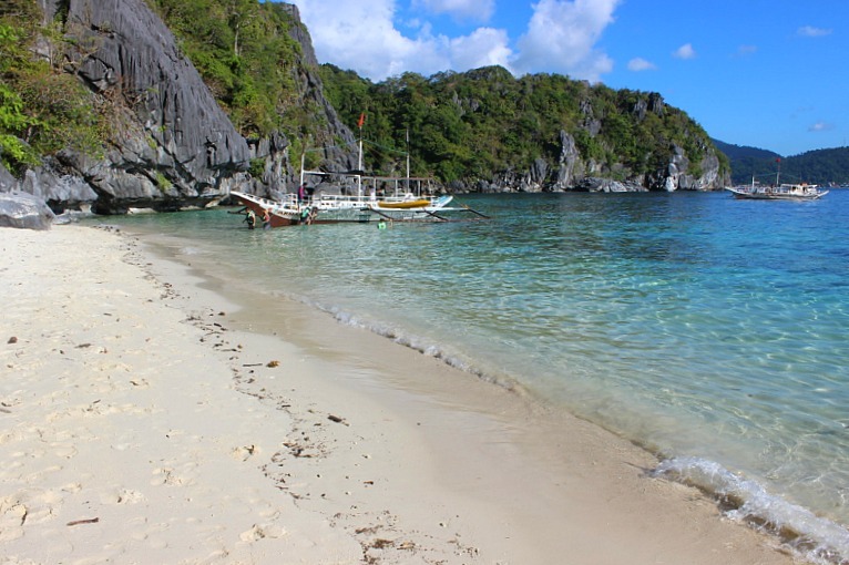Paradise Beach on Cadlao Island – El Nido, Palawan
