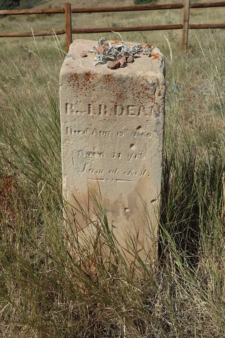 Grave on the Red Rocks trail in Golden
