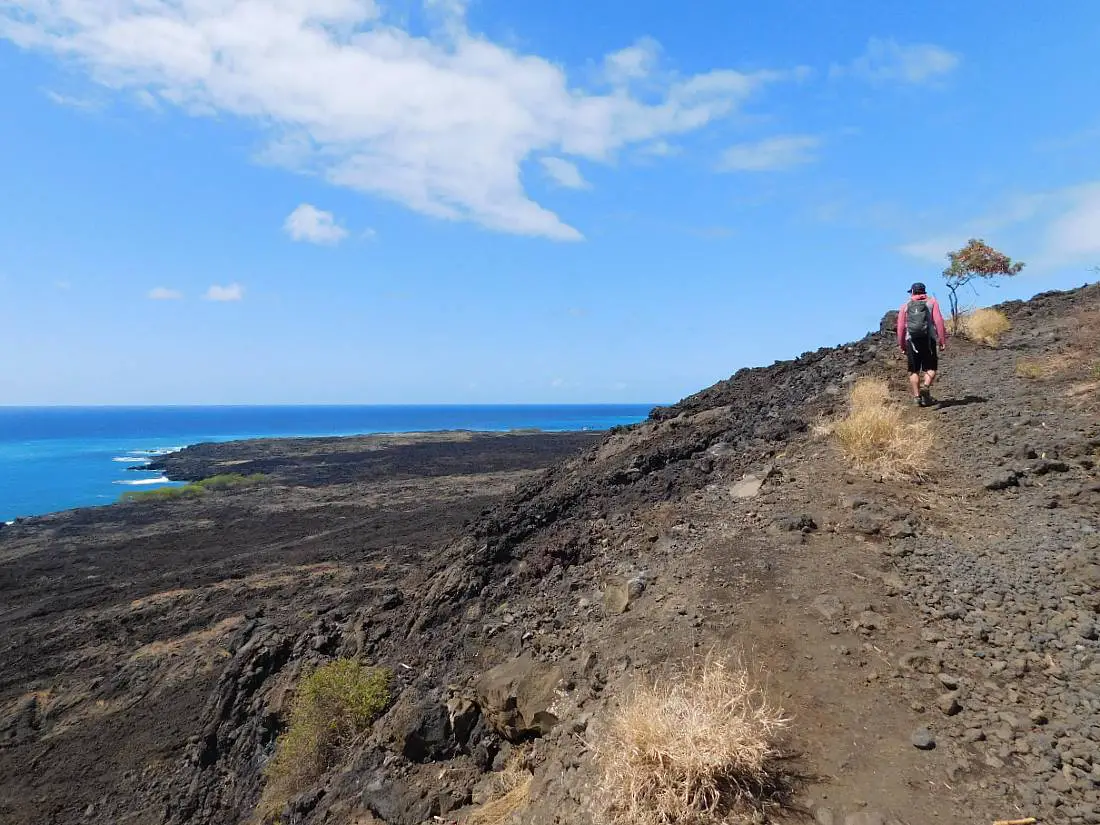Captain Cook Monument trail in Hawaii