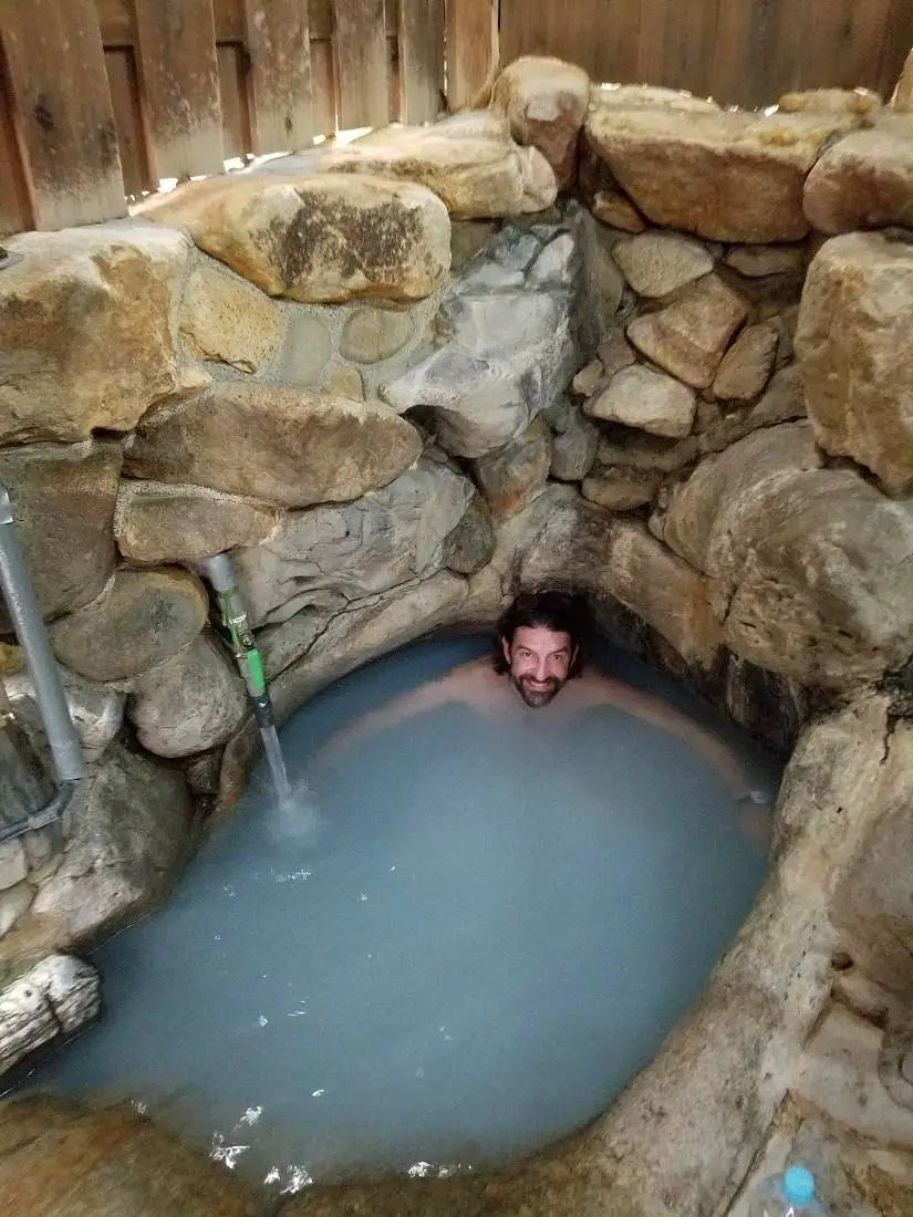 Tsubo-yu hot spring